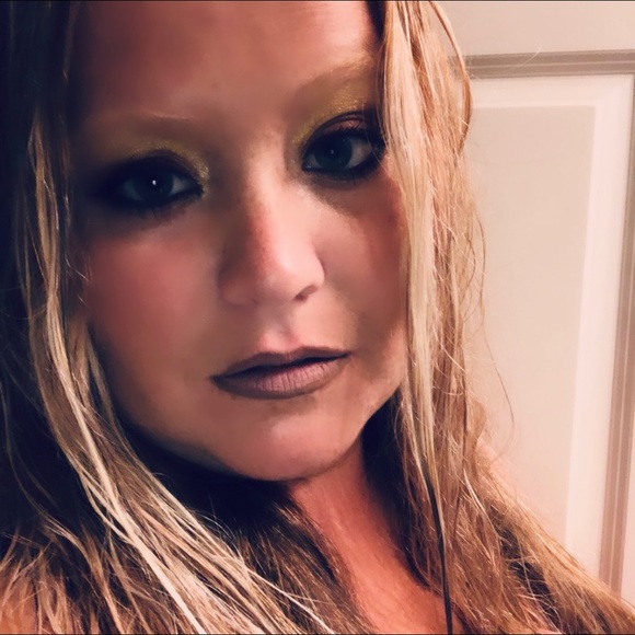 ~Meet Your Posh Ambassador: LJ DAYS~ - Picture 12 of 14